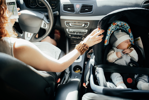 baby autositz richtig anschnallen