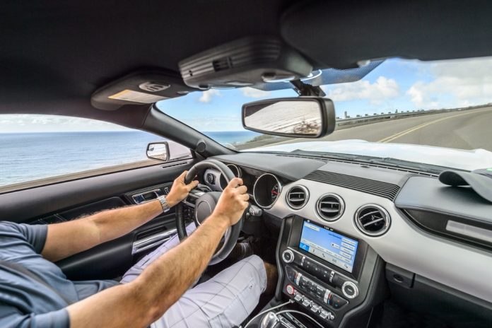 Neues Autoradio geht nicht an – was tun?