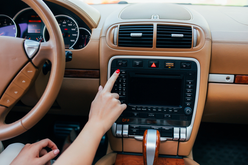 Audioanlage ins Auto einbauen - Konzertsaal oder Techno-Tempel? So wird das  Auto zum Audio-Paradies!