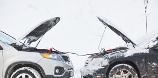 Auto überbrücken: So gelingt die Starthilfe mit dem Überbrückungskabel