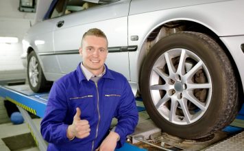 Wenn das Auto im Schlingerkurs fährt - So wechseln Sie Stoßdämpfer & Federn!
