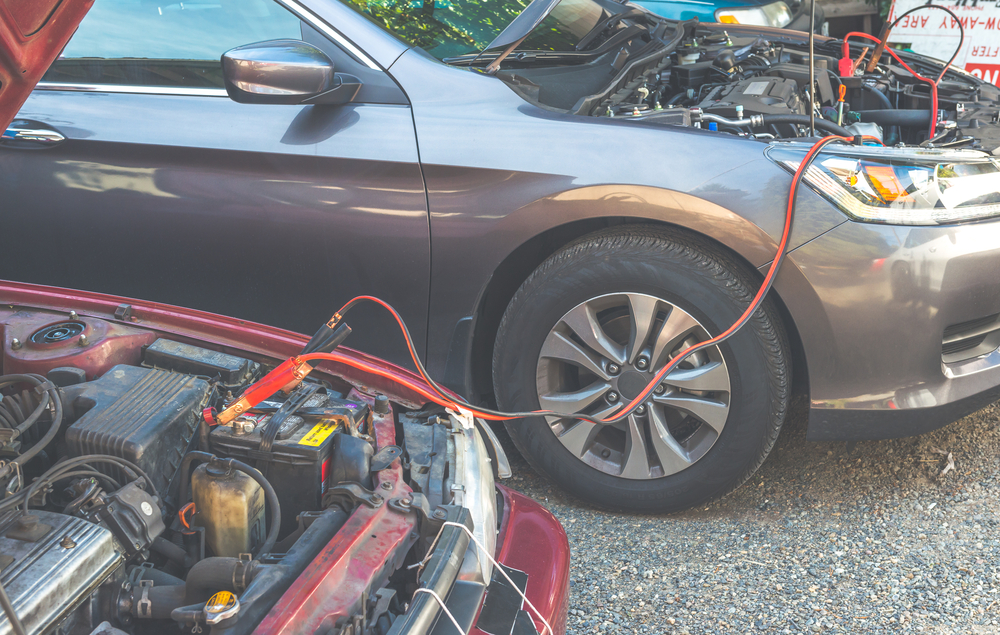 Auto überbrücken: So gelingt die Starthilfe mit dem Überbrückungskabel!