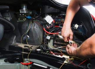 Kabelbaum im Auto verlegen - echte Nervensache