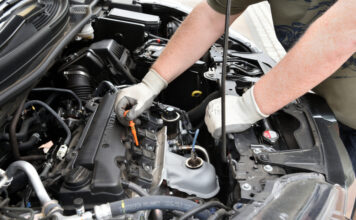 Ölstand und Ölwechsel: Schmierung im Auto & was man selbst machen kann Ölstand und Ölwechsel: Schmierung im Auto & was man selbst machen kann