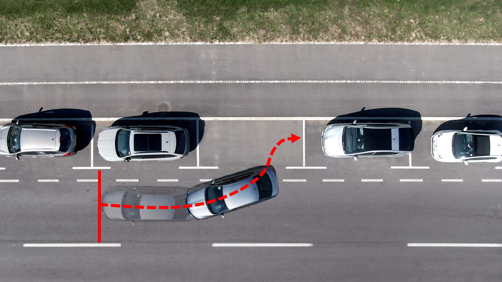 Auto rückwärts einparken in den Seitenparkplatz